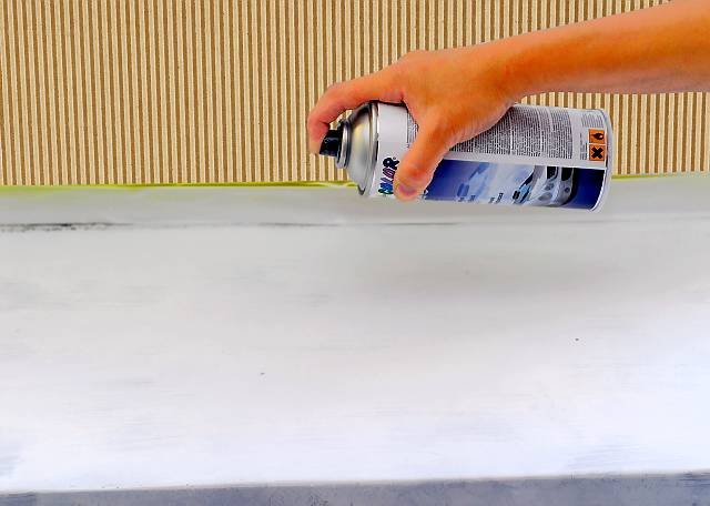Покрасить пластиковый подоконник аэрозольной краской
